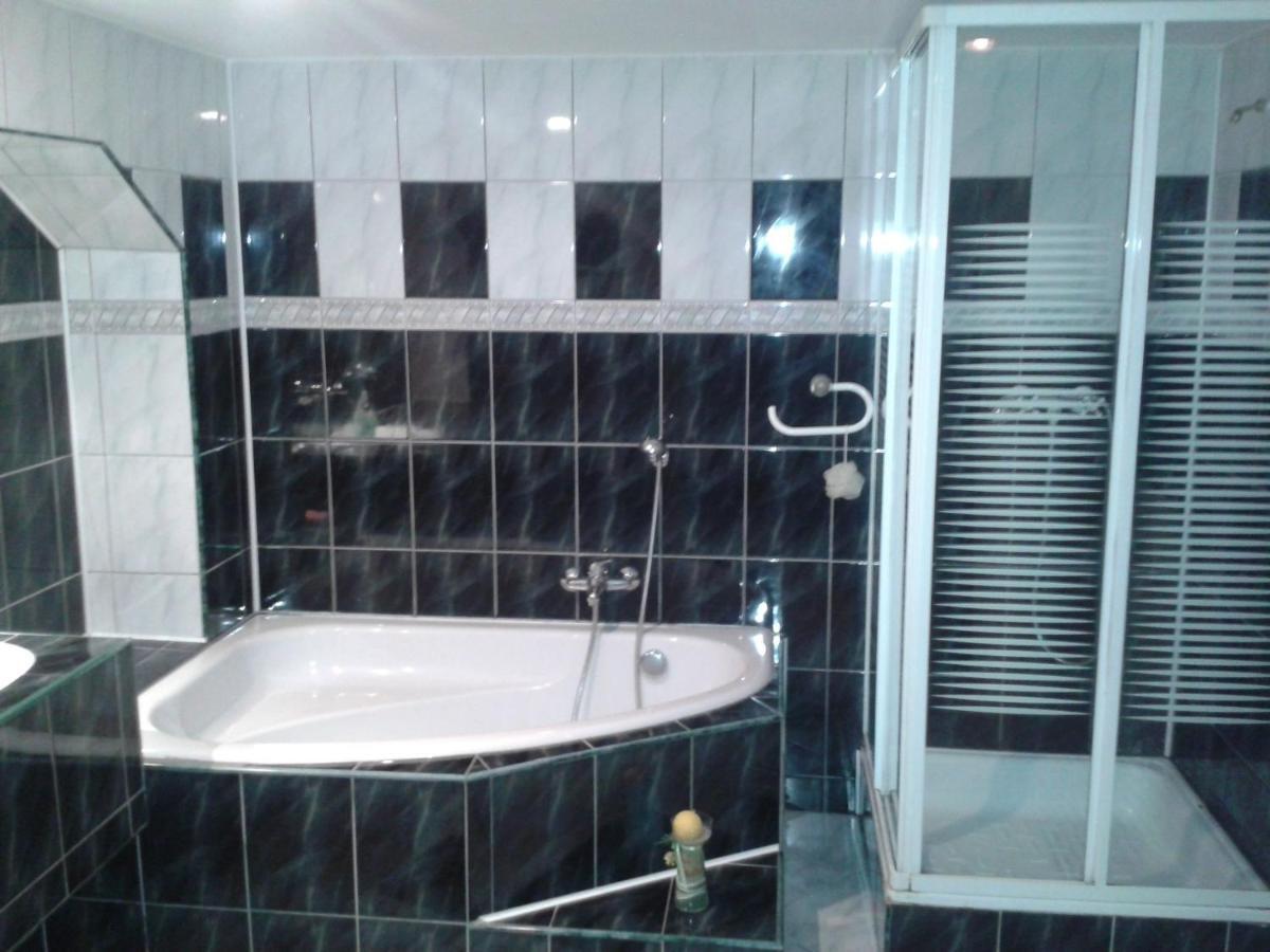 Spacious Holiday Home In Stara Kamienica With Pond Zewnętrze zdjęcie